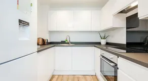 *Spacious-Modern One Bed Flat. Riverside Location* - Image 2