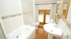 EVA & TRAVEL - Hotel LA BOTIGA - Image 2