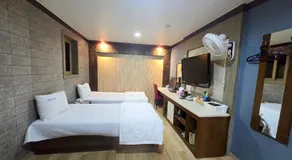 Sky Motel - Image 2