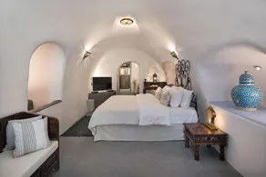 Dandy Cave Villa - Romantic Private & Luxurious - Waterfall Pool - Hot Tub -Up to 8 People - Image 2