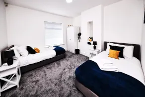 Cassia 3-BR | Sleeps 5 | Great Location & Parking - Image 2