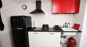 GET Lights and Books in Flat - Image 4