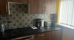 Tipton 2 Bedroomed long Stay Pad van or car free parking - Image 4