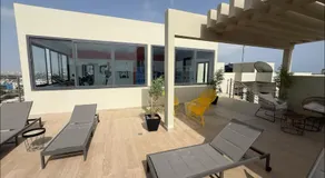 Appartement spacieux avec salon,balcon, piscine, vue sur mer et salle de sport - Image 4