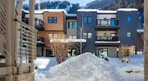 New Luxurious 4BR w Central AC in Aspen's Core - Image 4