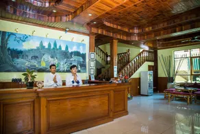 Side Walk Hotel - Image 5