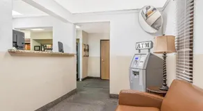 Super 8 by Wyndham Montgomery Maybrook - Image 4