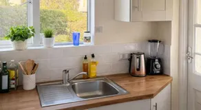 Private Studio with Free Parking in Cork - Image 3