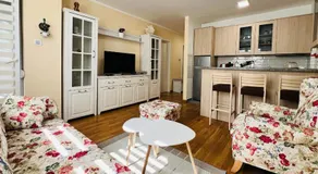 Cosy Home with Balcony, Netflix & Fast WiFi, Self Check-in - Image 2