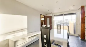Cosy 5BR house with a lovely terrace - Image 2