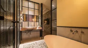Hotel March - Image 2