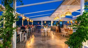 Captain's House Hotel Suites & Apartments - Image 3