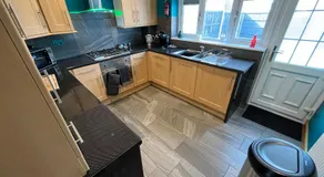 Wilford Charm Spacious 3BR Retreat in Nottingham - Image 4