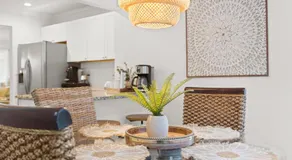 Charleston Comfort and Style, Centrally Located - Image 2