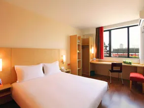Ibis Shanghai Yu Garden Hotel - Image 3
