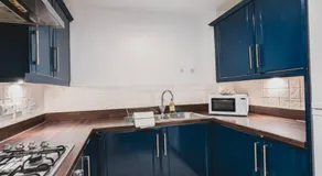 Modern 2-Bed Near Braehead - Image 4