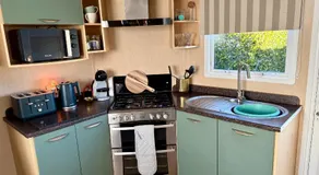 Stylish Inviting 2 Bedroom Caravan with Sea View - Image 4