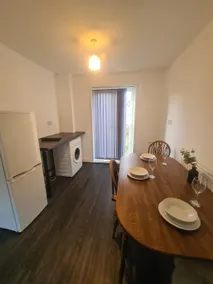Stylish 3 bed close to Nissan - Image 3