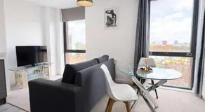 Modern 1 Bed Apartment Central Manchester Sleeps 2 - Image 2