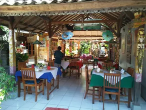 Barclona Guesthouses Lovina - Image 5