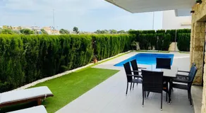Luxury villa with private pool - Image 5