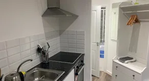 Cosy B1 Studio Apartment - Image 5