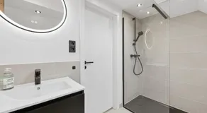 Malu Rooms - im Zentrum, Balkon, Klima, 24h Checkin, Waschmaschine, SmartTv, am Schloss, Saniert und modern - Image 5