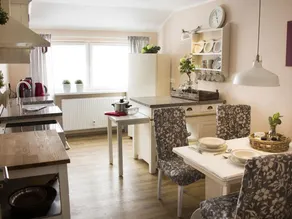 Dandelion Modern Retreat - Image 3