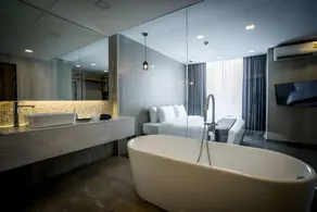 Onix Hotel Bangkok - Image 2