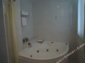 Strait Hotel - Image 3