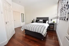 Derby Town House - Image 5