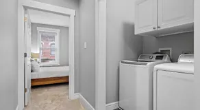 Stylish 4 Bedroom Loft Home, North Shore, City Skyline View Close to NHL, NFL - Image 4