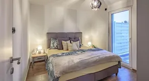 Cozy Two Bedroom Apartment Rose with Terrace - Image 2