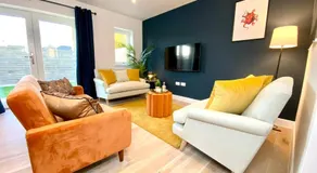 Amazing NEW Large 2 bedroom House - 5 Minutes to the nearest Beach! - Great Location - Garden - Parking - Fast WiFi - Smart TV - Newly decorated - sleeps up to 5! Close to Poole & Bournemouth & Sandbanks - Image 2
