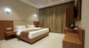 Hotel Regal Palm - Image 2