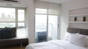 A2J Luxury 1BR BGC Balcony Suite Near BurgosCircle - Image 2