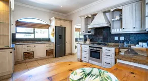 6 Bedroom Tuscan Styled Home in Umdloti Beach - Image 4