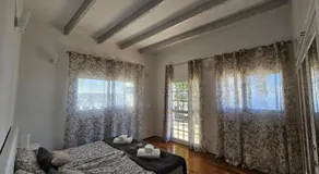 Villa de vacances 'Cool 4-bedroom with Sea Views' avec vue sur la mer, Wi-Fi et climatisation - Image 2