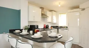 Homington House By N And N Stays, Perfect for Contractors and Workers, Private off road Parking for 2 vehicles, Fast Wifi - Image 2