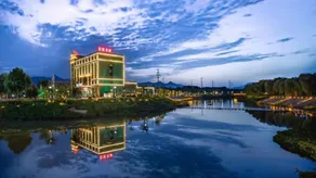 Huanbin West Coast Hotel - Image 3