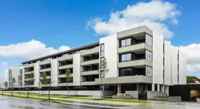 BW109 - Burwood Brickworks Stunning 1BR with FREE Parking 24hrs Store and Deakin University Nearby - Image 3