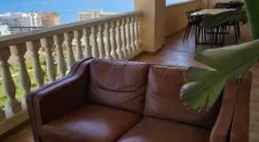 Apartment with sea views - Image 3