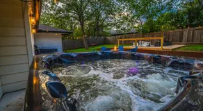 Spacious 4-Bedroom Home at Austin Hideaway, Hot Tub, Fire Pit, Giant Chess, Arcade, Free Parking, Accommodate up to 12 Guests - Image 5