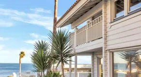 Recién renovada! Exclusiva villa de madera con piscina y vistas al mar - Image 5