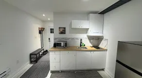 Modern cottage with access to private beach - Image 3
