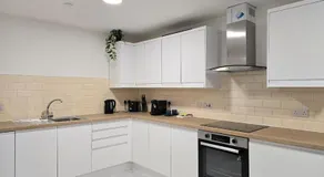Beautiful Cardiff Bay Apartment - Image 3