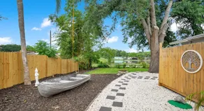 Lake view that is 10mins to Downtown and Parks for 2 Guests - Image 2