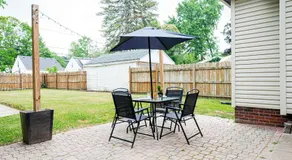 Rachel's Hideaway, 3 brm, king, kitchen, big yard, ample parking, laundry.  - Image 3