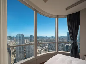 Madison Hotel Dalian Zhongshan Square Seaview - Image 2