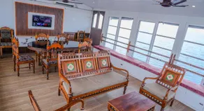 Grand Villa Houseboat - Image 2